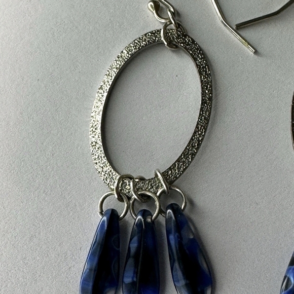 Blue Faceted Teardrop Hoop Dangle Earrings Silver Tone Textured Boho - Picture 4 of 5